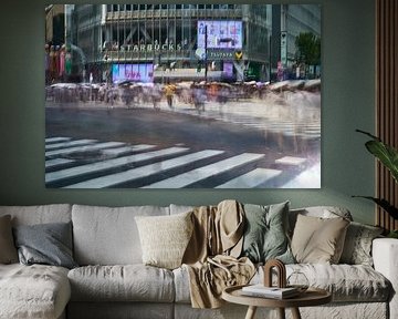 Menschen überqueren die Straße in Shibuya, Tokio von André Bouterse