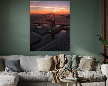 Sonnenaufgang bei der Mühle im Polder von Ewold Kooistra