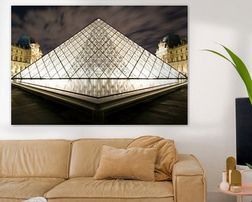 Piramide du Louvre by Björn Massuger