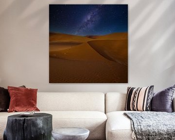 Lijnenspel in de duinen van de Sossusvlei met melkweg, Namibië van Rietje Bulthuis