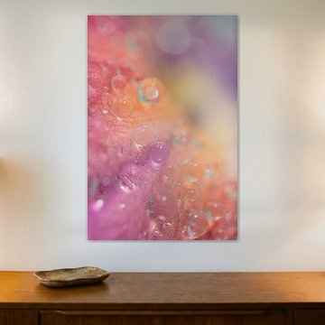 Pastelkleurige lijnen met druppels van Marjolijn van den Berg