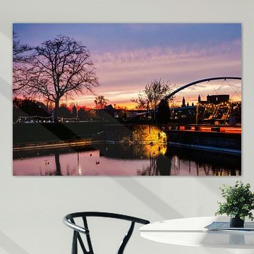 Botel, Hoge Brug en vijver Maastrichtbij zonsondergang van Studio Zwartlicht