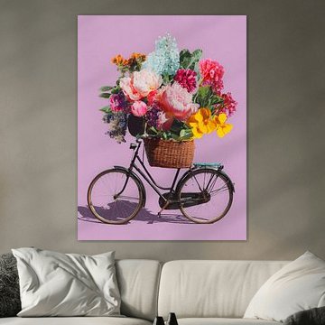 Vélo orné de fleurs colorées sur fond rose