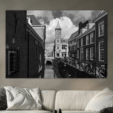 Die Drift in Utrecht in Schwarz-Weiß mit dem Piëtas-Gebäude an der Ecke zur Nobelstraat (liegend)