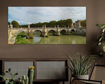 Brug over de Tiber in Rome van Hannie de Graaff