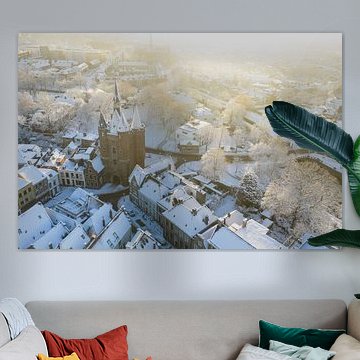 Das alte Stadttor Sassenpoort in Zwolle an einem kalten Wintermorgen von Sjoerd van der Wal Fotografie