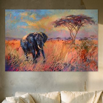 Elefant in der Savanne – farbenfrohe Landschaft bei Sonnenuntergang von Eva Lee