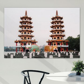 Wahrzeichen am Lotussee: Die farbenfrohen Drachen- und Tigerpagoden in Kaohsiung von NZME Photography