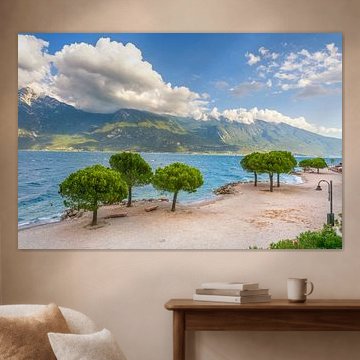 Kleiner Strand mit Pinien am Gardasee bei Limone von Stefano Orazzini