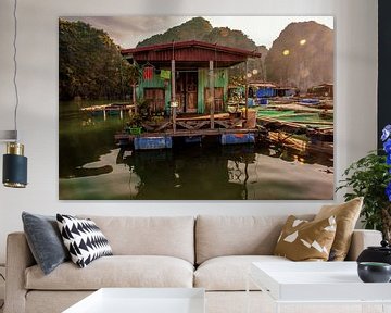 Huis op het water in Vietnam van Godelieve Luijk