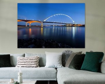 Pont De Oversteek sur la rivière Waal près de Nijmegen sur Merijn van der Vliet