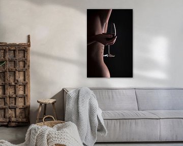 Woman body lines with a glas of wine von Leo van Valkenburg