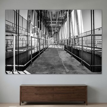Industriële Brug in Zwart Wit Perspectief