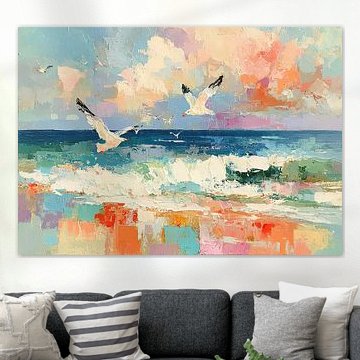 Des mouettes volant au-dessus des vagues