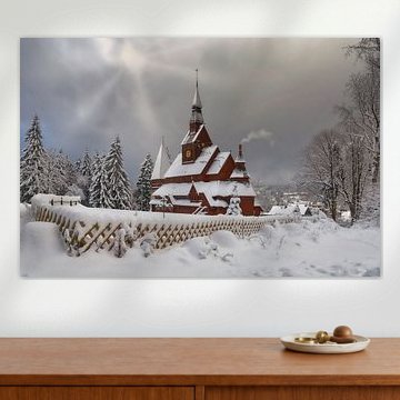 de beroemde staafkerk in het besneeuwde Hahnenklee-Bockswiese, Harz, Duitsland