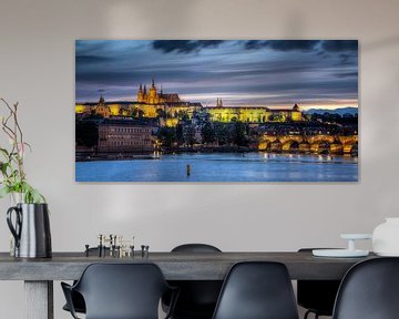 Château de Prague et Pont Charles de nuit sur Thomas Klinder