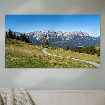 Wanderweg mit Blick auf den Wilden Kaiser in Tirol von Sauerland-Fotos by Robin Deimel