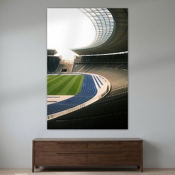 Stille im Rahmen des Olympiastadions Berlin von Kelvin van Vliet