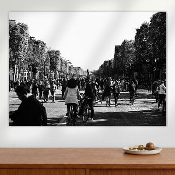 Pedestrians on the Champs-Élysées by Marc-Jan