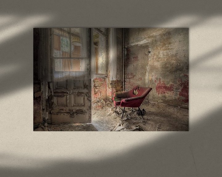 Beispiel: Lost Place - roter Sessel von Carina Buchspies