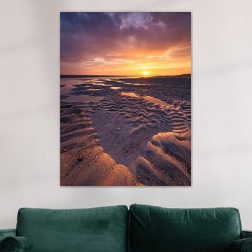 Das Licht fällt bei Sonnenuntergang auf den Strand – Burgh-Haamstede, Zeeland von Bas Meelker