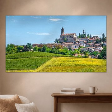 Das Dorf Vignale Monferrato und seine Weinberge im Sommer, Piemont von Stefano Orazzini