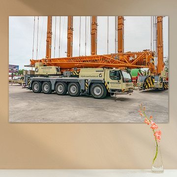 Une grue Liebherr LTM 1150-5.3 de la société Verschoor.
