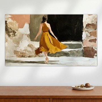 Elle marche et sa robe ondule au rythme de ses pas