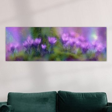 Paarse Krokussen – Violet en Donkergroen in het Bos van Whale & Sons