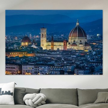 Die Skyline mit dem Dom von Florenz und dem Giotto-Glockenturm zur blauen Stunde von Stefano Orazzini