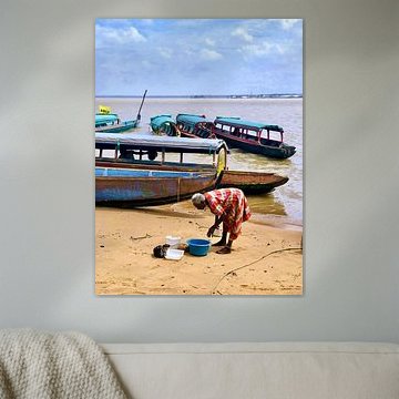 Frau am Suriname-Fluss