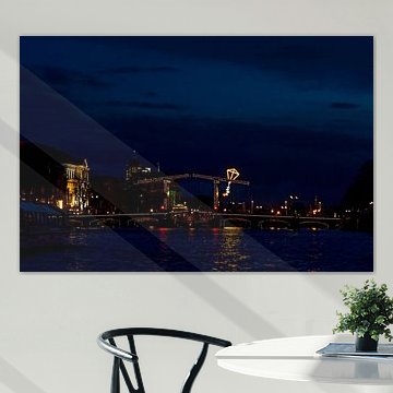 Magere brug vanaf de Amstel