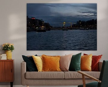 magere brug Amsterdam tijdens het blauwe uur