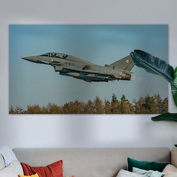 Ein deutscher Eurofighter Typhoon setzt den Nachbrenner ein.