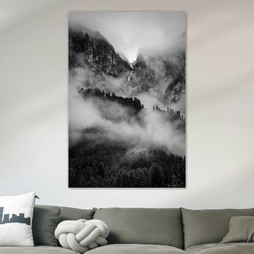 Mountains shrouded in clouds, mist and a fairytale atmosphere by Karijn | Fine art Natuur en Reis Fotografie