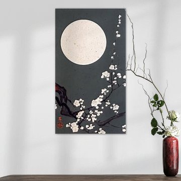 Traditioneller japanischer Holzschnitt: Blühende Kirschblüten bei Vollmond in Anthrazit von Studio Pieternel
