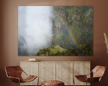 Regenboog in de bergen van Michel van Kooten