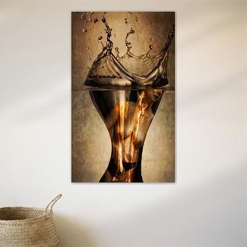 & Silhouette – Surreale Tropfenkrone in Bronze & Amber (Modern Wall Art)