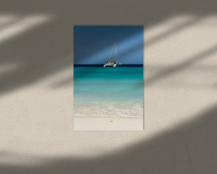 Sfeerimpressie: Catamaran bij klein Curacao no. 1 van Arnoud Kunst