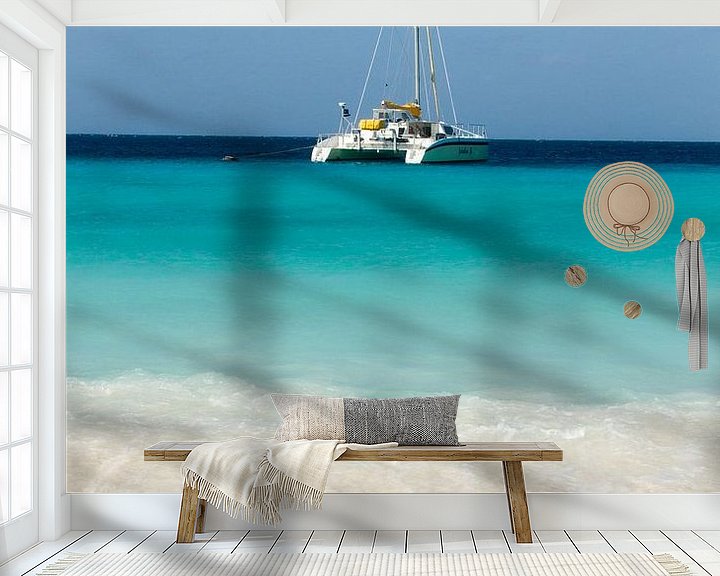 Sfeerimpressie behang: Catamaran bij klein Curacao no. 4 van Arnoud Kunst