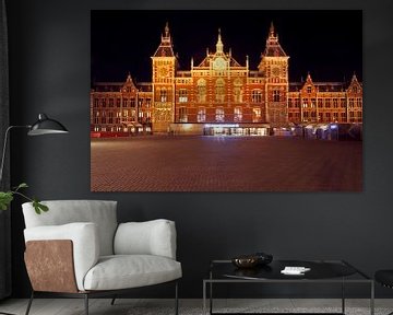 Centraal Station in Amsterdam bij nacht by Eye on You