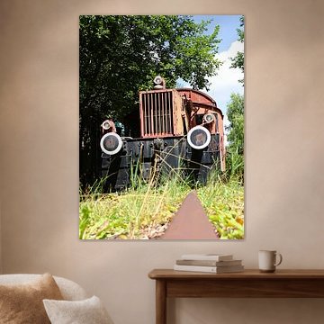 A small, abandoned service train by Patrick Casteleins