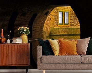 Blick durch einen Grachtentunnel in Utrecht