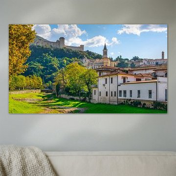 Skyline von Spoleto mit der Rocca Albornoziana und der Kathedrale, Umbrien von Stefano Orazzini