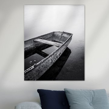 Abandoned boat in black and white