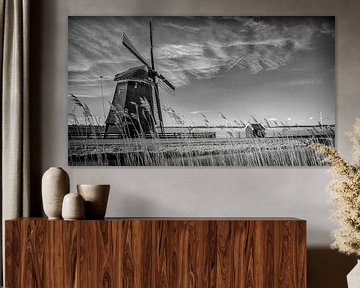Windmolen langs kanaal in Noord-Holland van Arjen Schippers