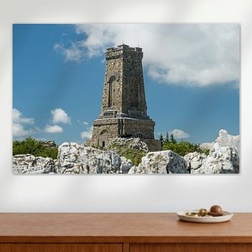 Historischer Steinturm auf einem Berggipfel von Milcho Milev