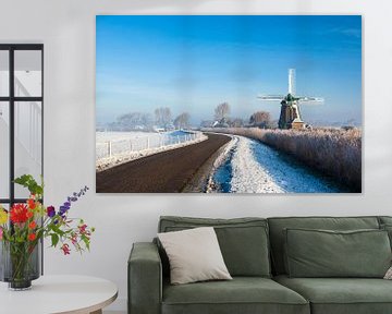 Hollandse molen in winters landschap van Inge van den Brande