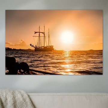 Un trois-mâts au coucher du soleil au large de la Bretagne sur Catrin Grabowski