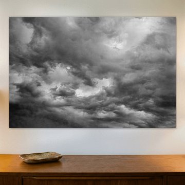 Donkere wolken in zwart wit von Mark Verheijen